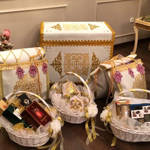 Тойда киіт үшін төбелескен абысындар... (ВИДЕО)