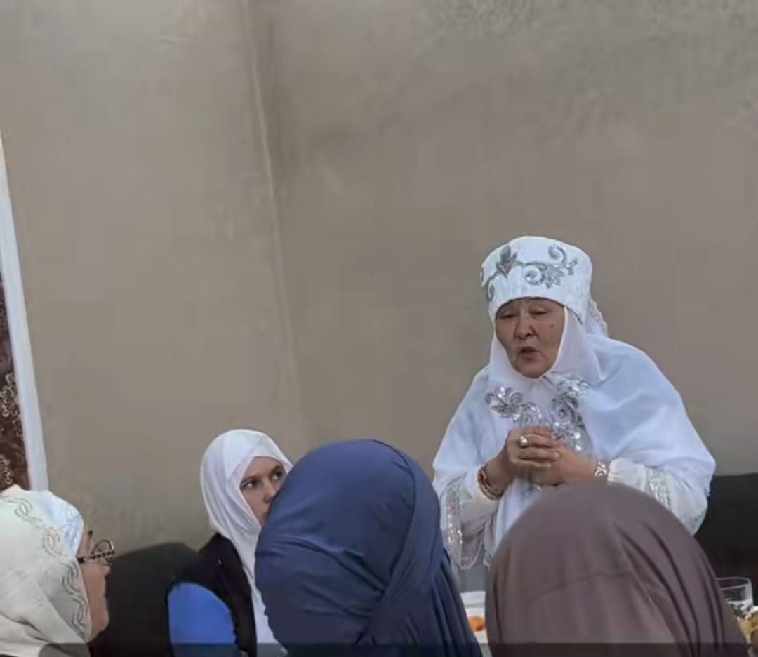 "Еркек әр уақытта прав!" деген апамыз 8 наурыз әйелдердің орамалын шешкен мейрам дейді (ВИДЕО)