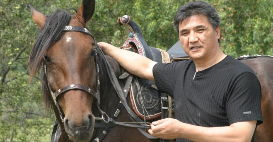 Белгілі саясаткер Төлен Тоқтасынов дүниеден өтті