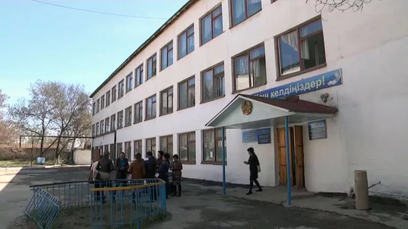 "Мектеп директоры жұмыстан кетсін" дейді ата-аналар