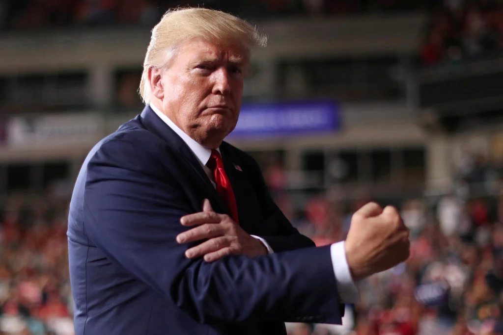 Трамп әр жерден қашқан-пысқандарды АҚШ-қа енді кіргізбейді