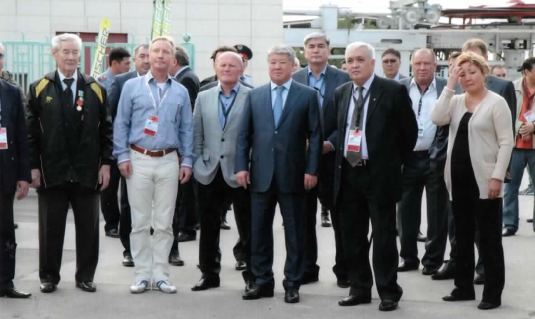 Назарбаевты моншаға түсіріп, арқасын езіп байығандар