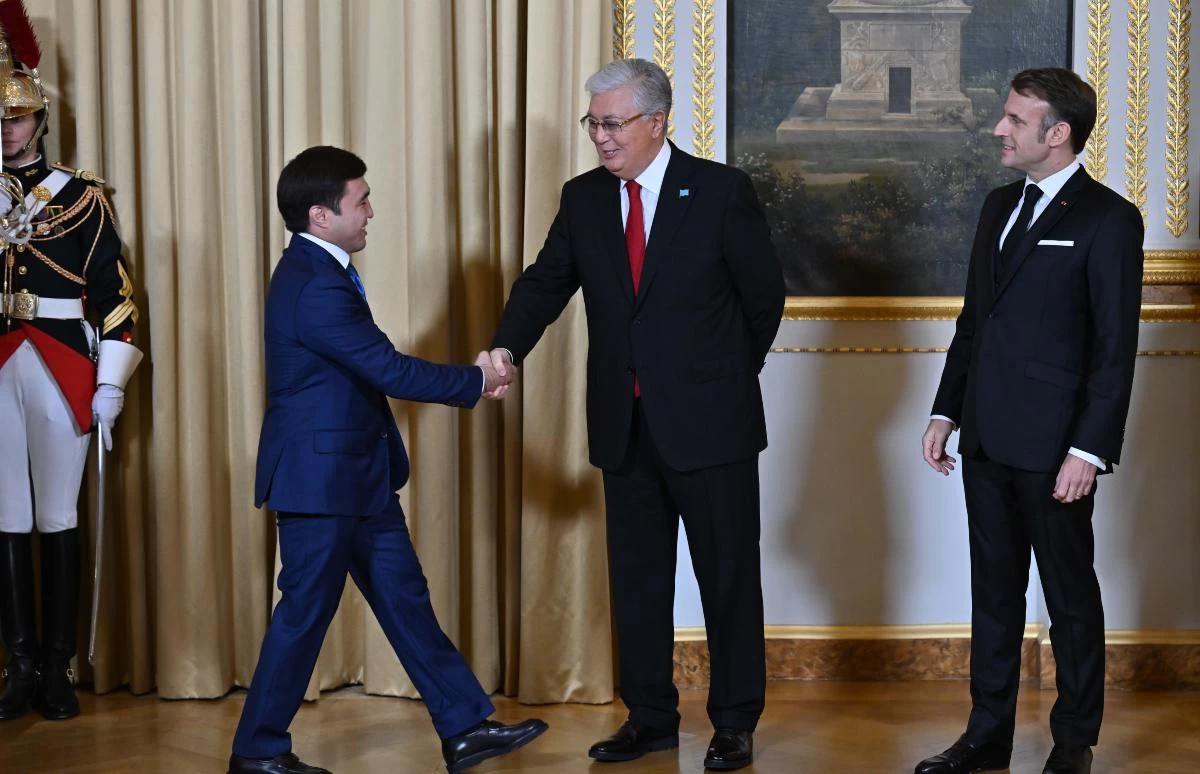 Елдос Сметов Президентпен бірге Парижде жүр