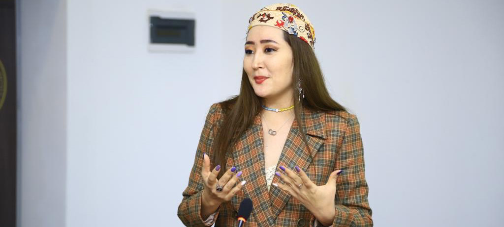 "Еркекті жақтап, әйелге келгенде қаталдық танытамыз" дейді Әйгерім Құсайынқызы