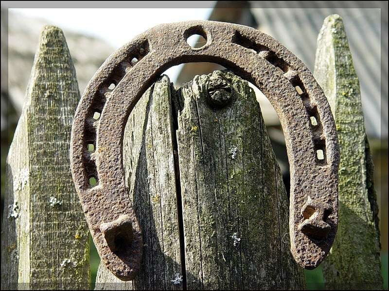 Табалдырыққа таға қағу - жаман ырым ба?