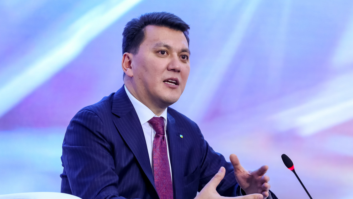 Ерлан Қарин: "Ұсақ-түйек әңгіме, кикілжіңдерді ысыра тұрсақ"