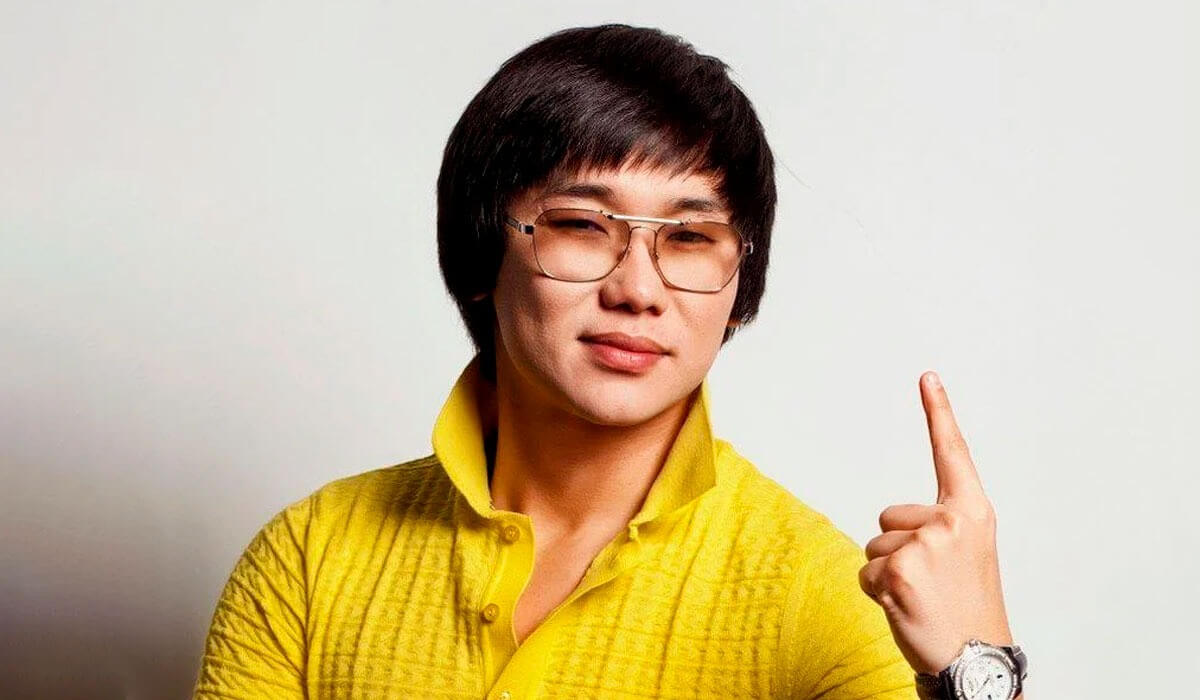 Қайрат жанды дауыста ән айтып ұятқа қалды