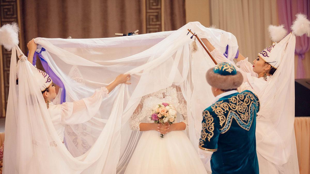 "Әкесі жоқ қызды келін етпеймін" деген туысым таңғалдырды" дейді блогер