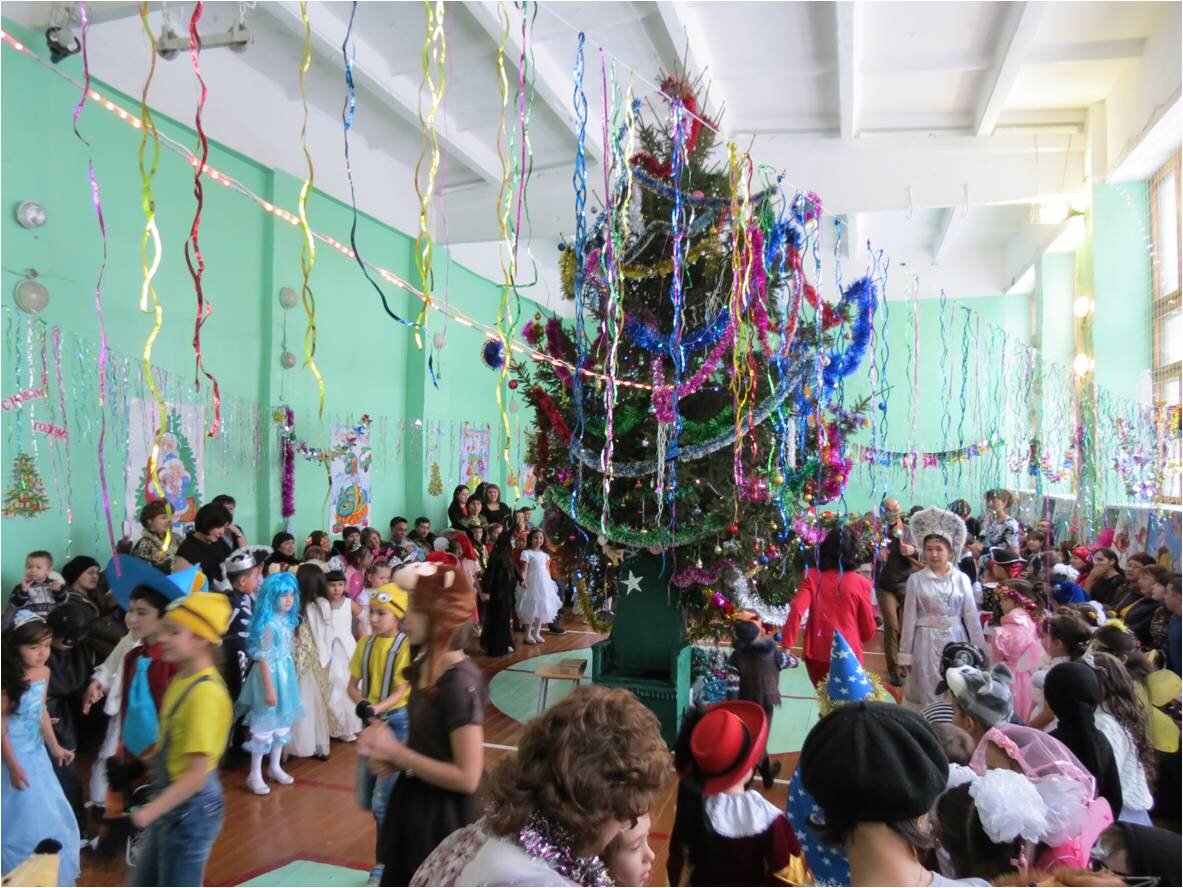 "Мектепте жаңа жылды тойлаудың керегі жоқ" дейді белсенді ұстаз