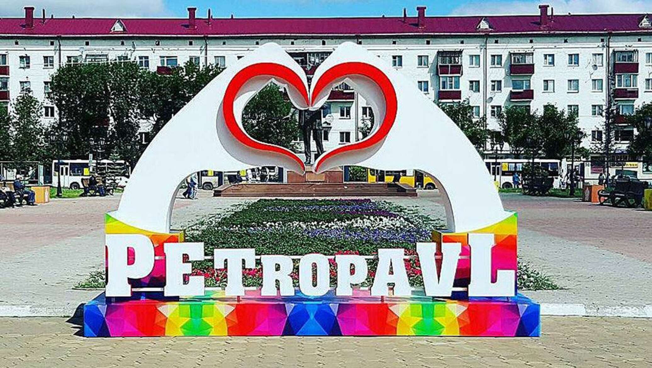 Абай мен Пушкиннің ескерткішіне шыққандар ұсталды