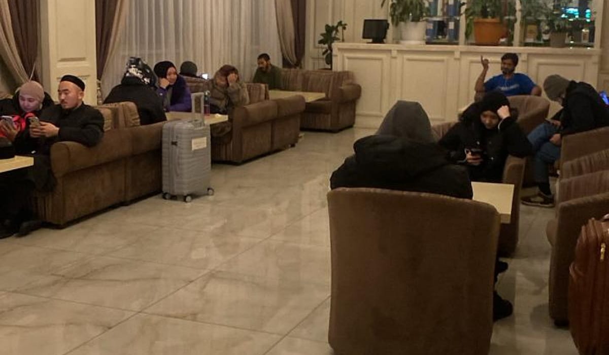 "Қажылыққа барамыз деп қаңғып қалдық" деген азаматтар Алматыда наразылық акциясын өткізді