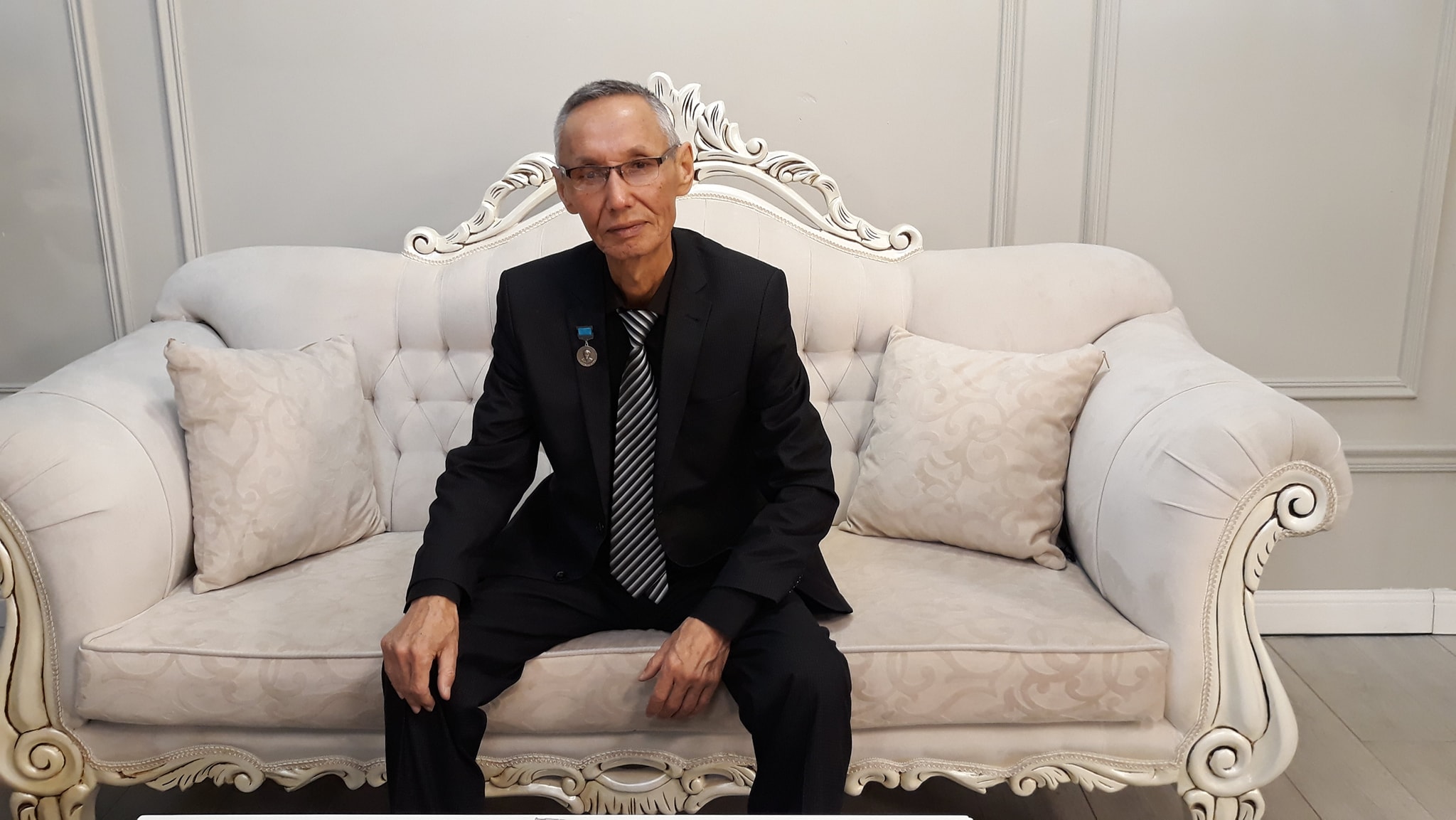 "Педагогтардың ішінде сауатсыздары мен алаяқтары аз емес" дейді белсенді ұстаз