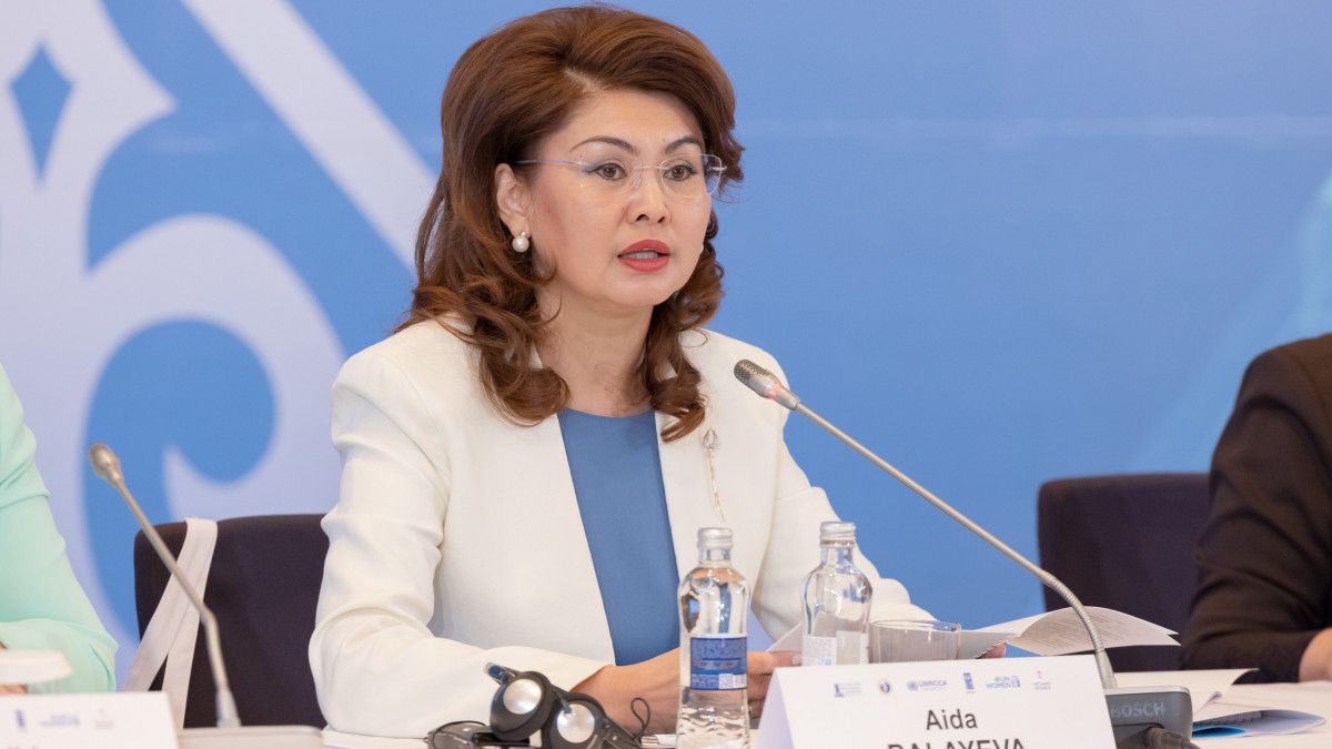 "Интернетте заңға қайшы ақпараттар екі есеге артқан" дейді министр