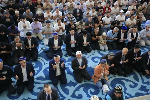 "Оқушыға жұма намазға баруға болмайды" дейді имам (ВИДЕО)