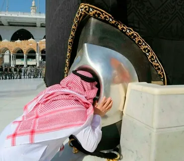 "Қағбаны сүйсе, бүкіл күнәлары төгіледі" дейді дінтанушы