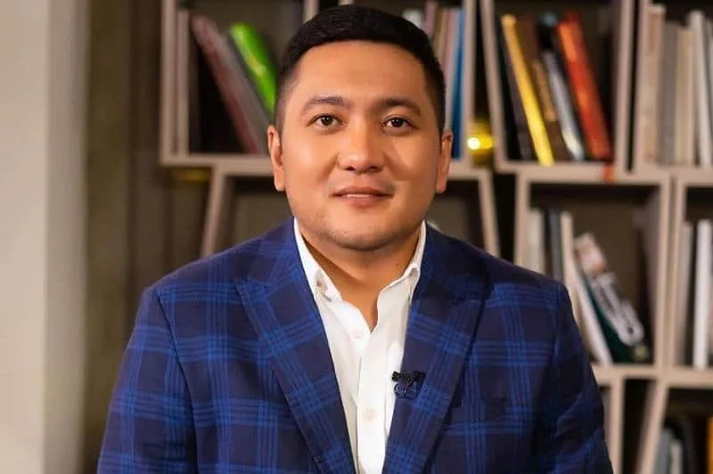 Журналист Асхат Садырбайдың тағы бір әйелмен байланысы белгілі болды