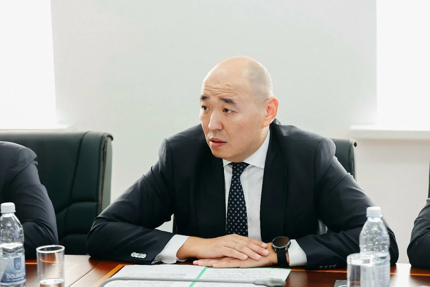 Министр Қанат Шарлапаев жаңа тәсіл ойлап тапты