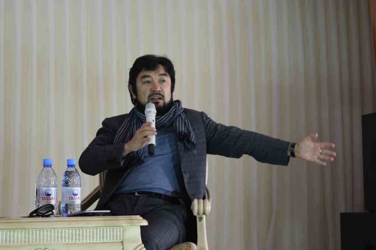 "Не істей аласың маған?" деп Бекболат Тілеухан қарғыс дұғасын оқыды