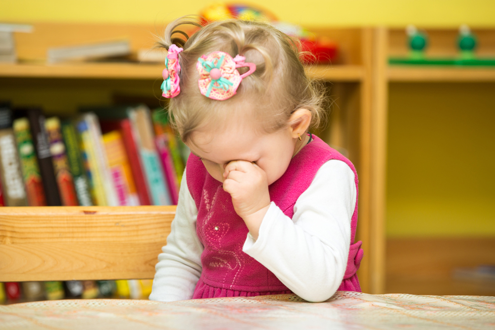 Балабақшадағы сұмдықтар: Тәрбиеші баланы бір ұрып, жалп еткізді