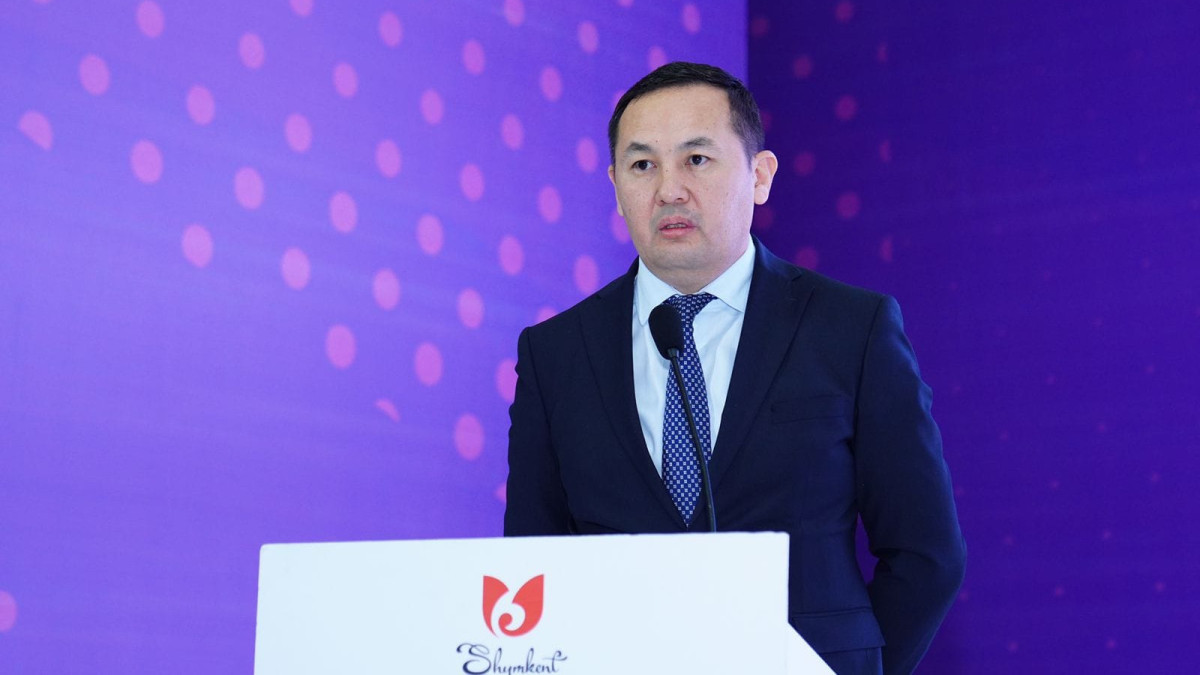 "Жоғары санатты мұғалімдерге не үшін айлық төлеп отырмыз?" деді әкімнің орынбасары