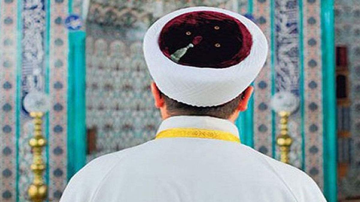 Христиандар мен иудейлер үшін экс-имам «тұрып бермек»