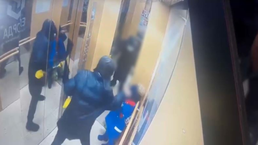 Лифтіде бес жасар баланың бетін кескен жігіт кім?