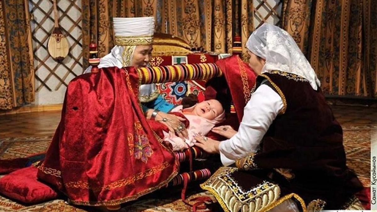 Мамандар бесікке бөленген бала түрлі дертке шалдығады дейді