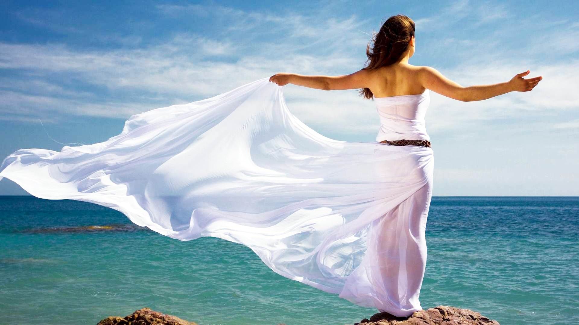 Қандай әйелге адамдар үйір болып, айналасынан шықпайды?