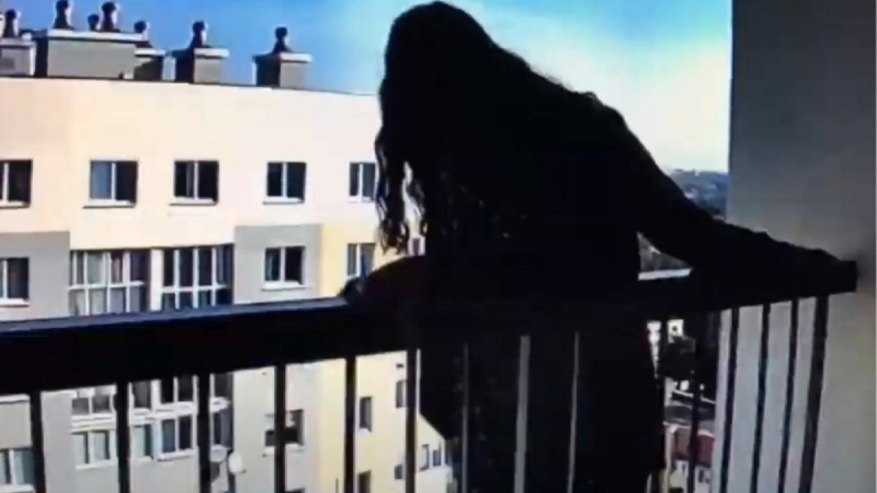 Астанада оқушы қыз 15 қабаттан секіріп кетті