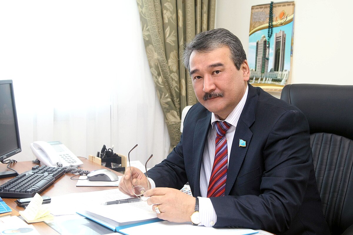 "Қазақша сөйлемейтіндерге айыппұл салынсын!" деп ұсынды Нұрлан Өнербаев