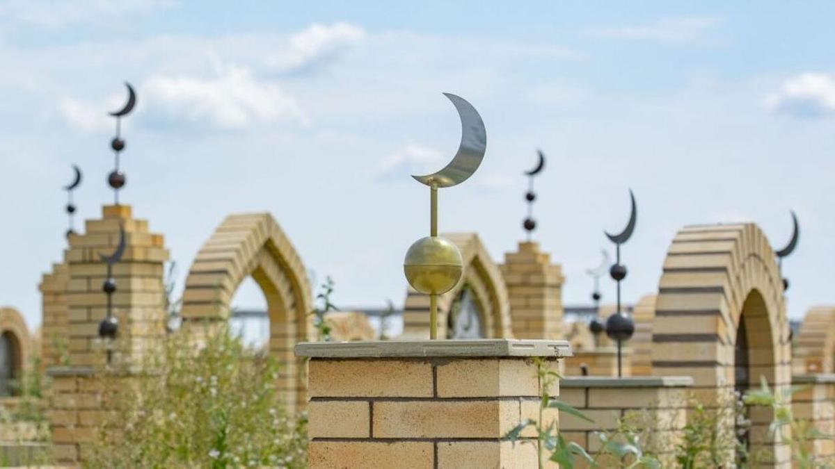 Марқұмның басына тас қоюға тыйым салынды