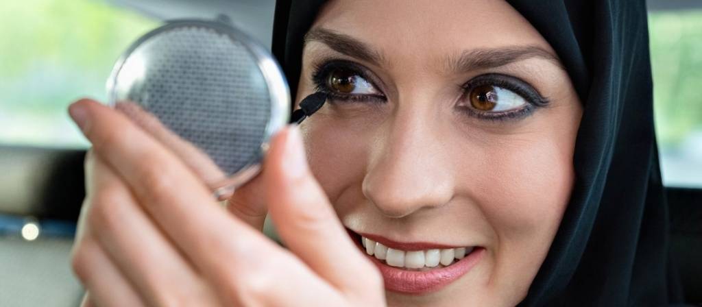 ҚМБД пәтуасы: Әйелдерге макияж жасап, боянуға бола ма?