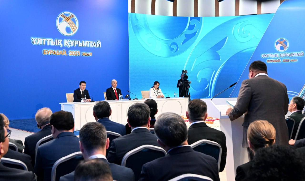 "Ұлттық құрылтайда берілген тапсырмалардың орындалуын  Президент әкімшілігі өз бақылауында ұстайтын болады" дейді Айбек Дәдебаев