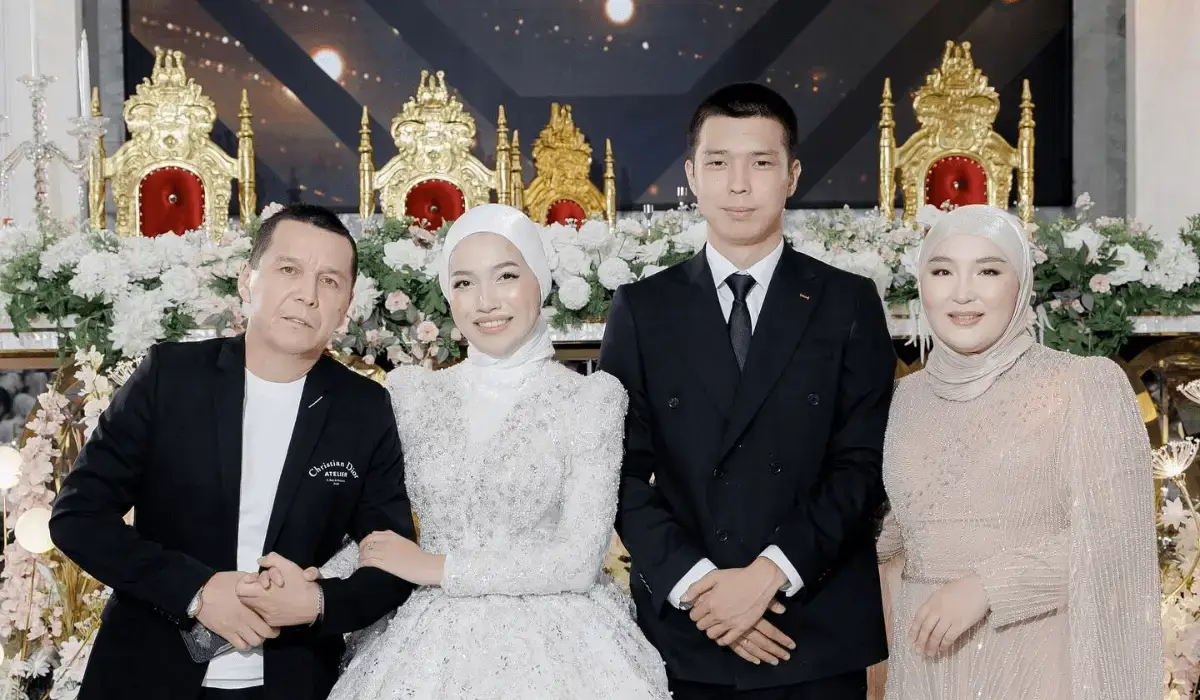 Абай Бегейдің құдағиы Hermes-тің сөмкесін сыйлады