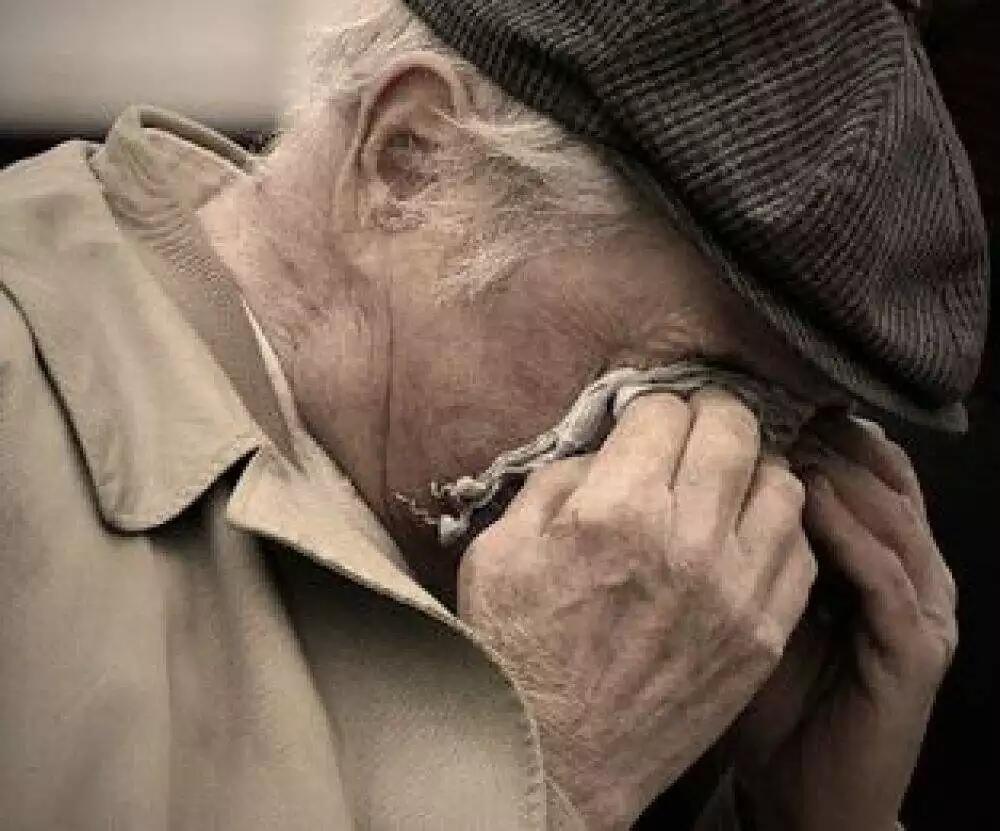 "Кезінде тастап кеткен ондай әкенің түкке керегі жоқ" деп қыздары әкесінен бас тартты