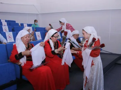 Той-жиында орамал, мата таратуды қойған жөн бе?