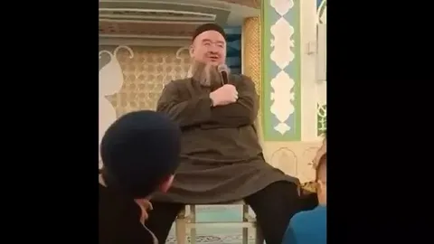 "Бұл - Әбекең үшін "сән ғой" деген М.Тазабек аяғын балаға уқалатқан имам туралы пікір жазды
