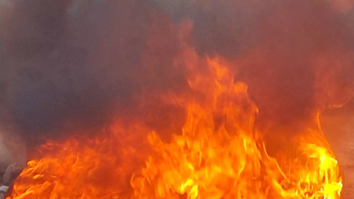 Астанада көпқабатты үйдің бірінен өрт шықты