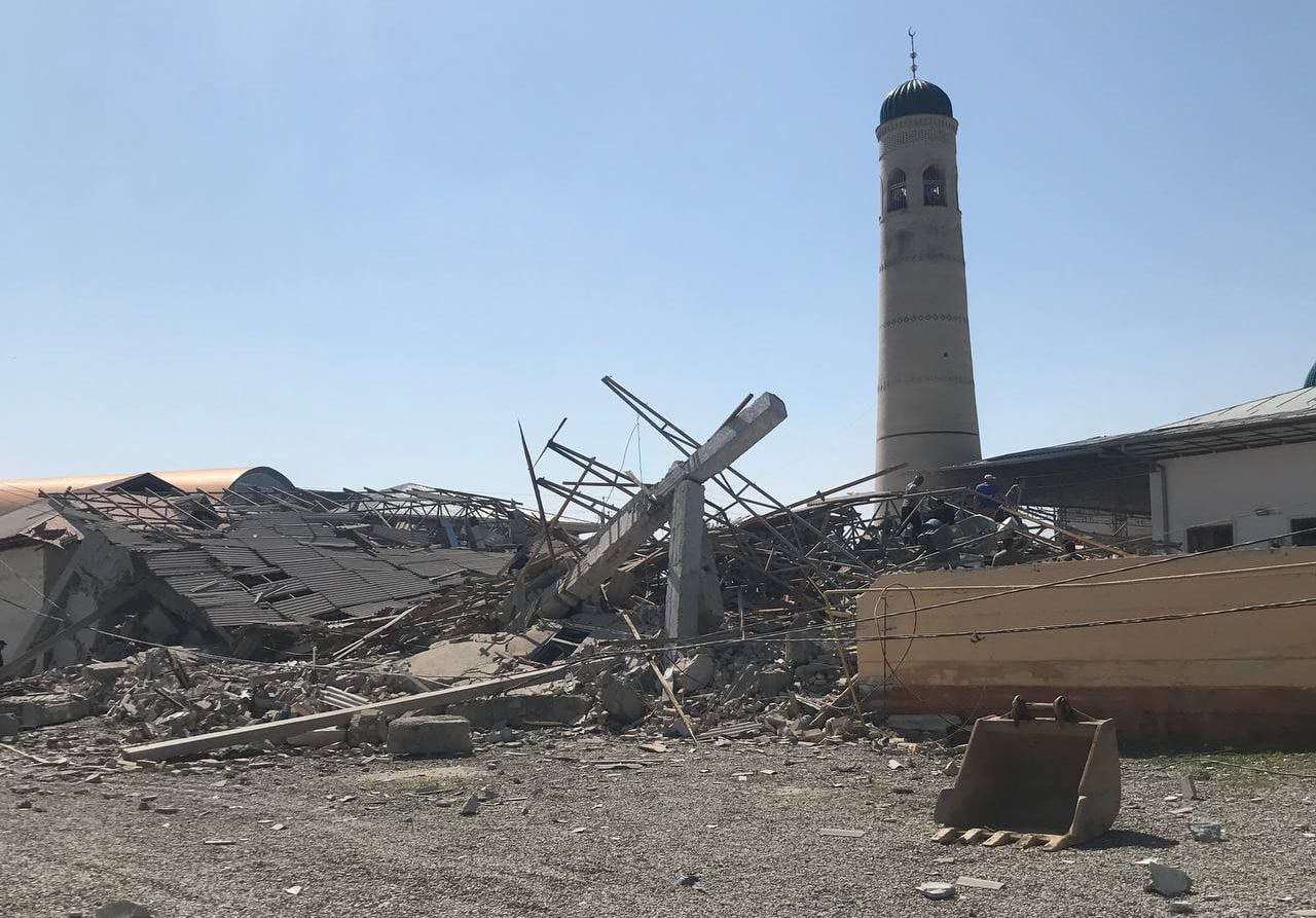 Мешітте алапат жарылыс болып, салдарынан бірнеше адам көз жұмды