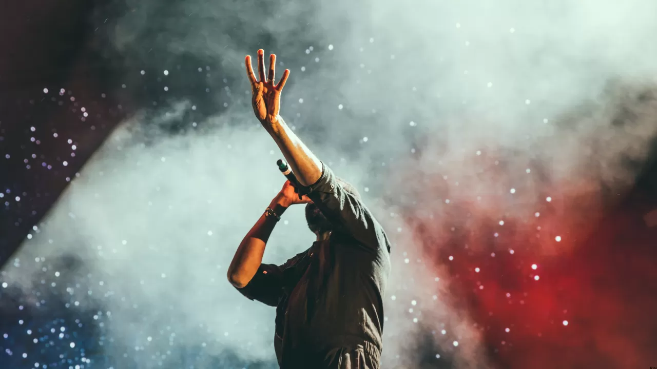 Әнші-әртістерге тықыр таянды