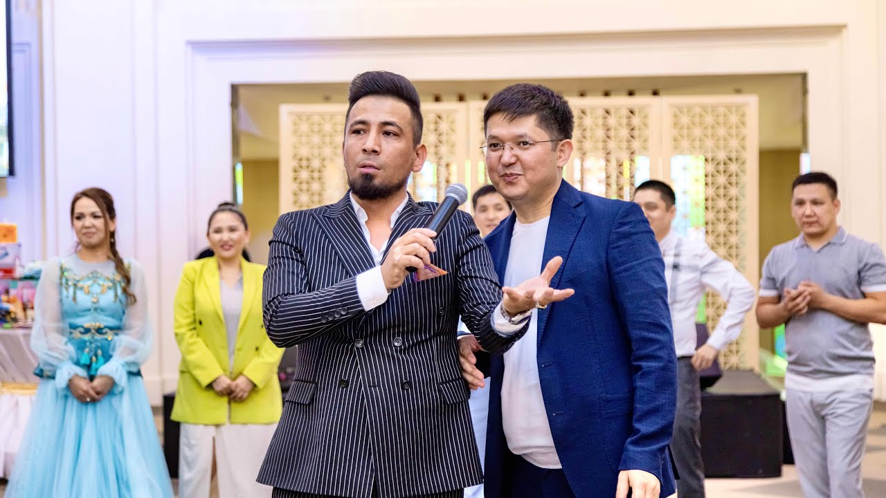 "Менде білім жоқ, мені мектептен қуып жіберген" дейді тамада Сабыржан