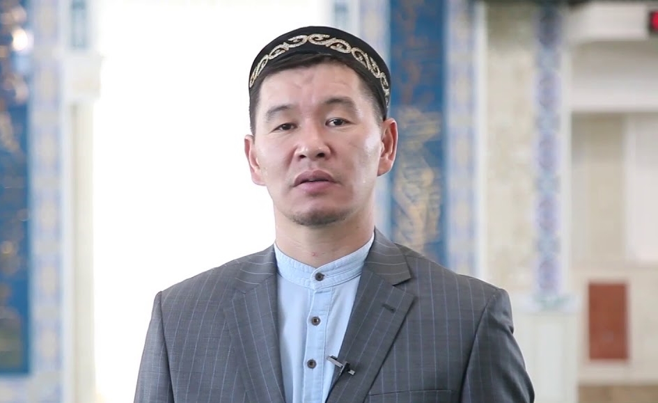 Ақша жоқ: Имам даңғарадай ресторан ашып дүркіретіп жатыр (ВИДЕО)