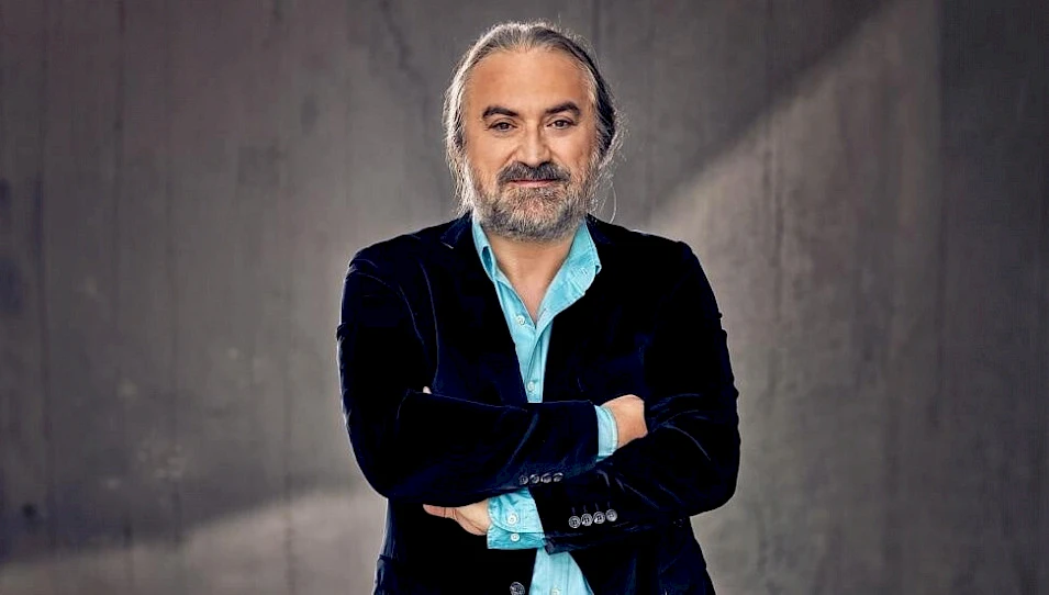 Танымал әнші өзінің концертінде көз жұмды