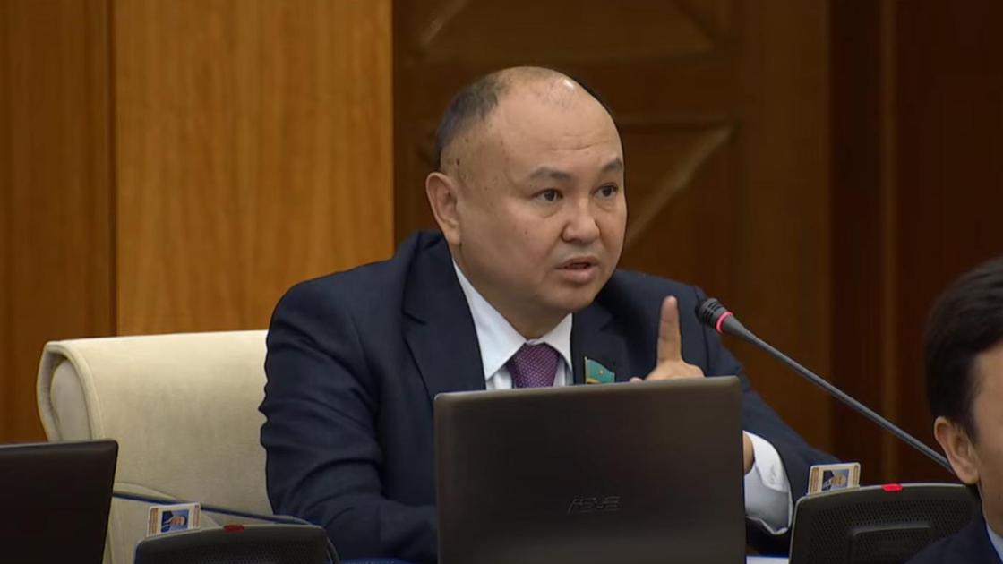 "Мұғалімдерді қорғайтын уақыт келді!" деді депутат