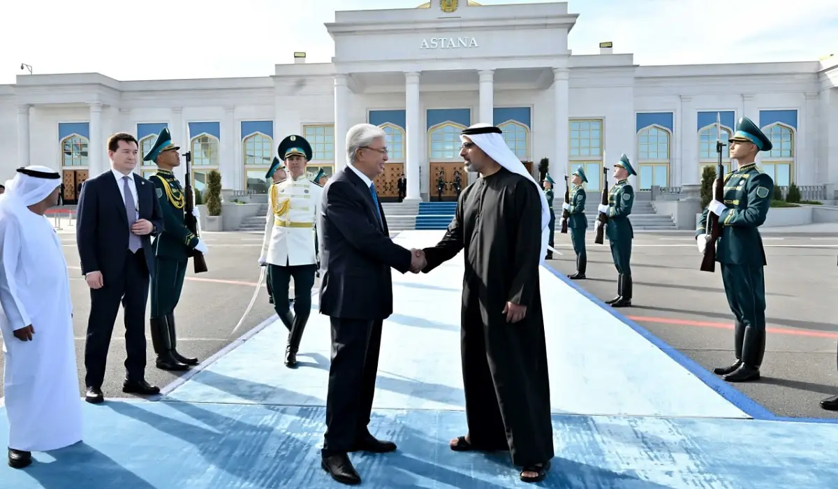 Президент Тоқаев Абу Дабидің тақ мұрагерін әуежайдан шығарып салды