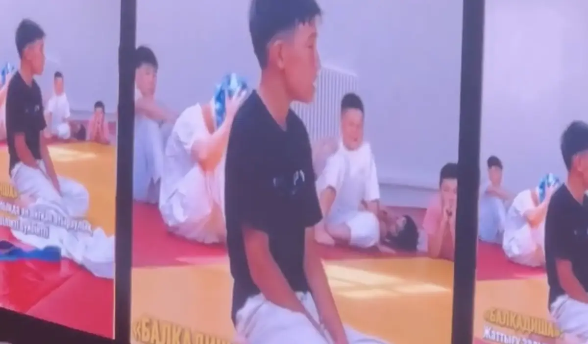 «Балқадиша» әнімен желі жұлдызына айналған палуан бала Димаштың концертінде өнер көрсетті