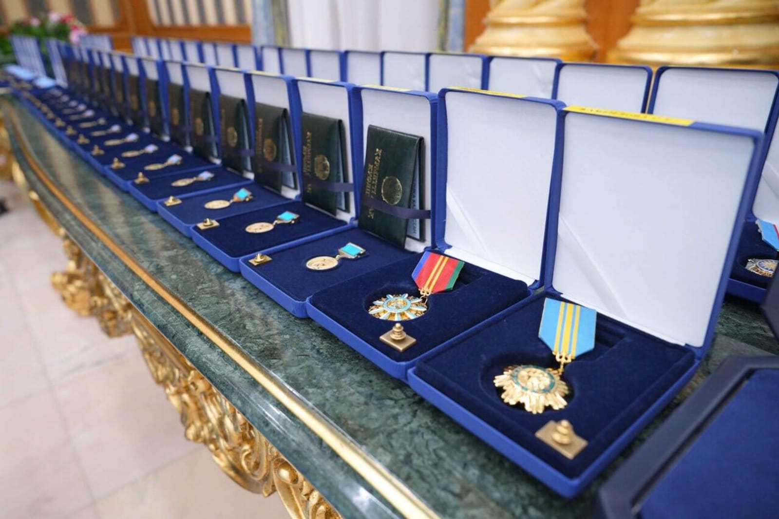 "Сәуленің "Халық әртісі" куәлігін беріңдер-ей, қазақтар" деді Ақжүніс