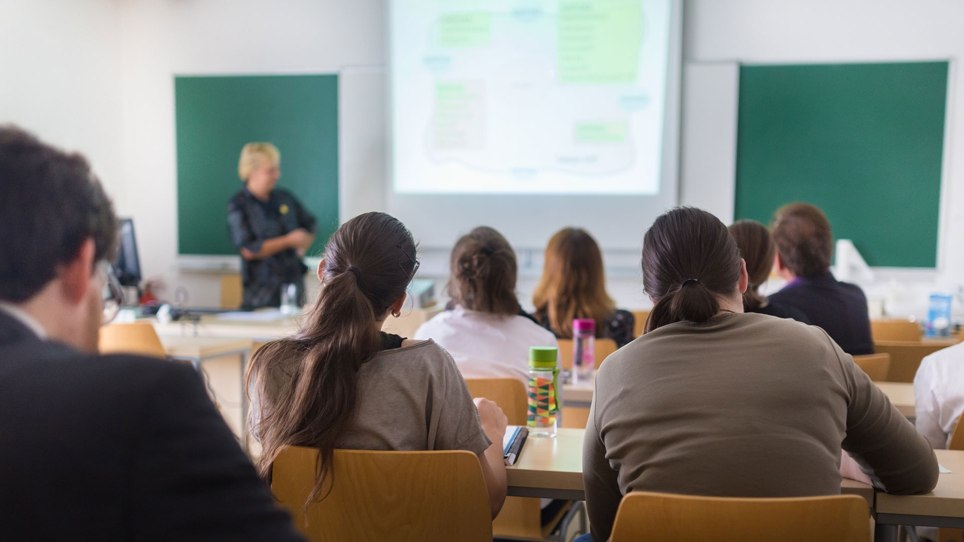 "Астананың қайыршы мұғалімдері" деген журналист реніш білдірді