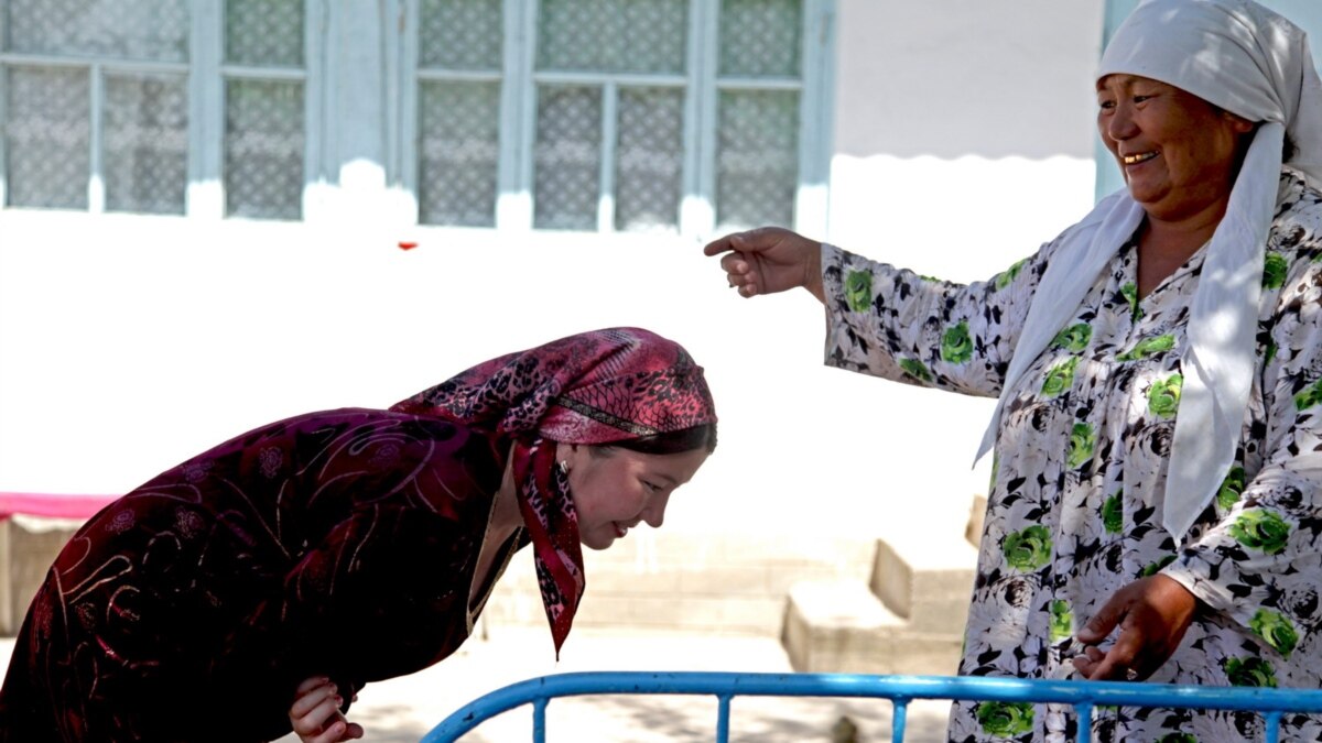 "Келіннің сәлем салуы - оның құл екенін білдіреді" дейді танымал кәсіпкер (ВИДЕО)