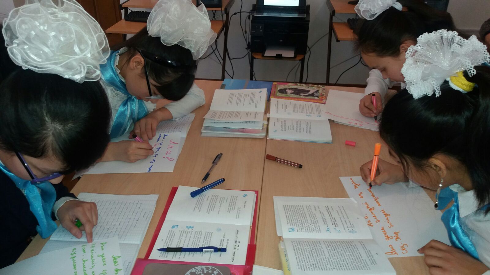 Авторлық бағдарлама жаза алмайтын мұғалім - оқушыға эссе орнына өсек жаздыртады